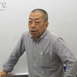 英語講師　前野恒徳